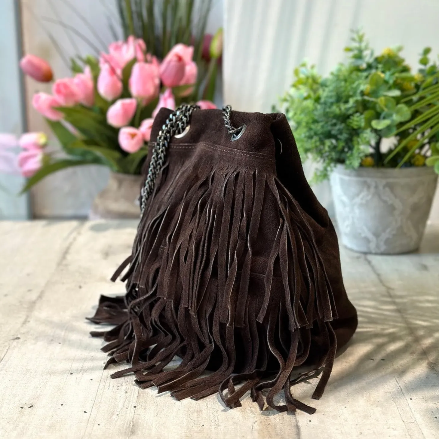 Borsa a Secchiello con Frange Nera in Pelle Scamosciata