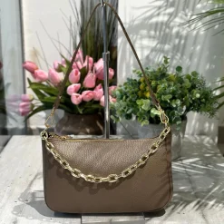 Borsa in Pelle Classica Taupe con Catena a Spalla