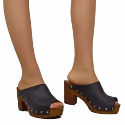 Zoccolo Donna in Pelle Ingrassata Neri con Fondo in Simil Legno