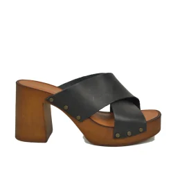 Zoccolo Donna in Pelle Ingrassata Neri con Fondo in Simil Legno